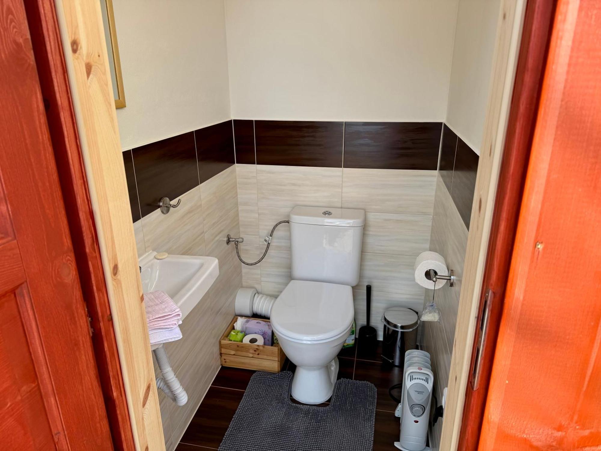 Krabicka K74 Hotel Jablonne v Podjestedi ภายนอก รูปภาพ